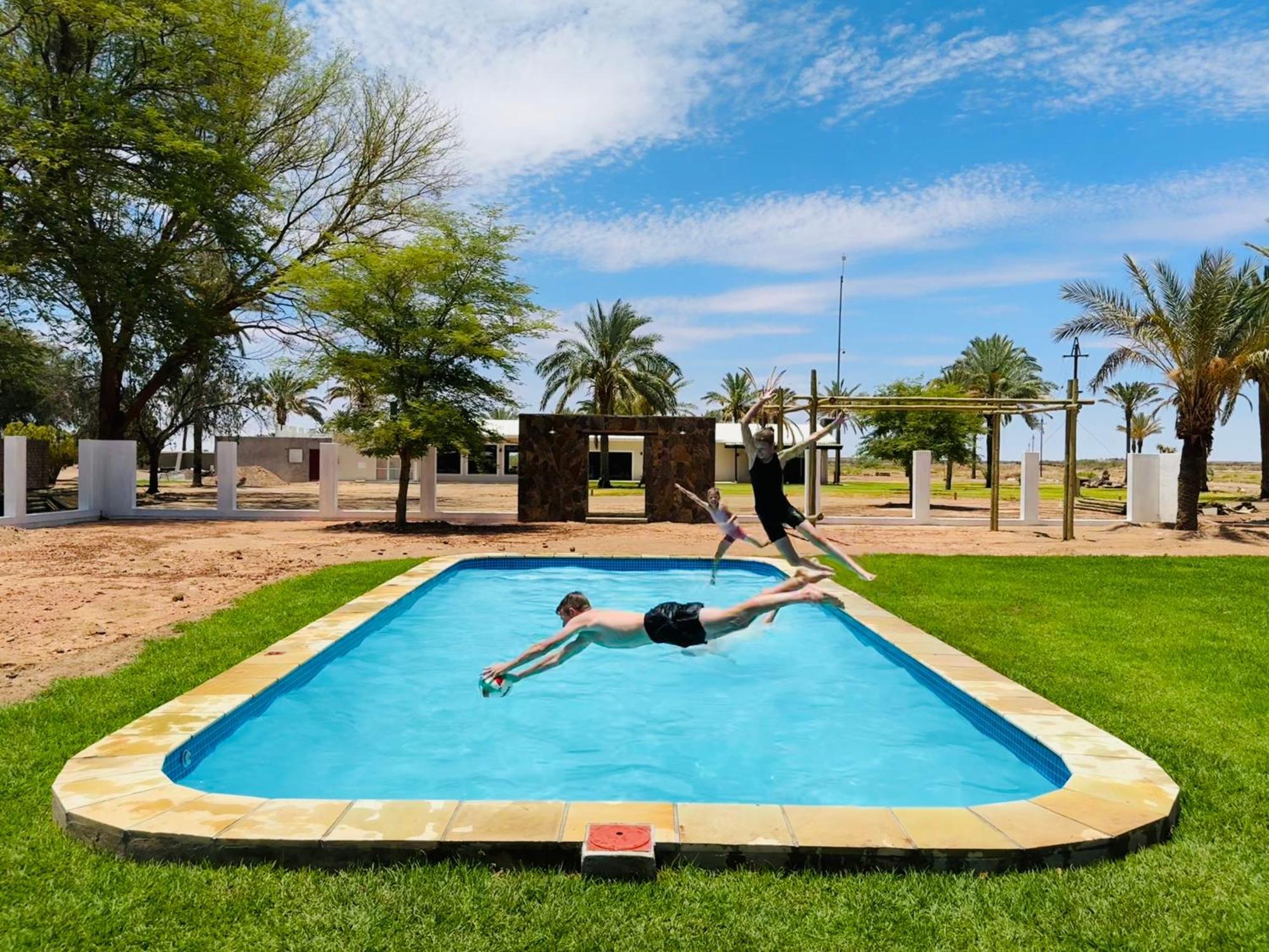 Flying Ostrich Guesthouse & Self-Catering Accommodation Mariental Exterior foto